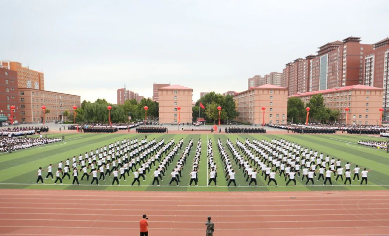 青春逐梦 强国有我——米乐mile官方网站2025级新生开学典礼暨军训结营式盛大举行