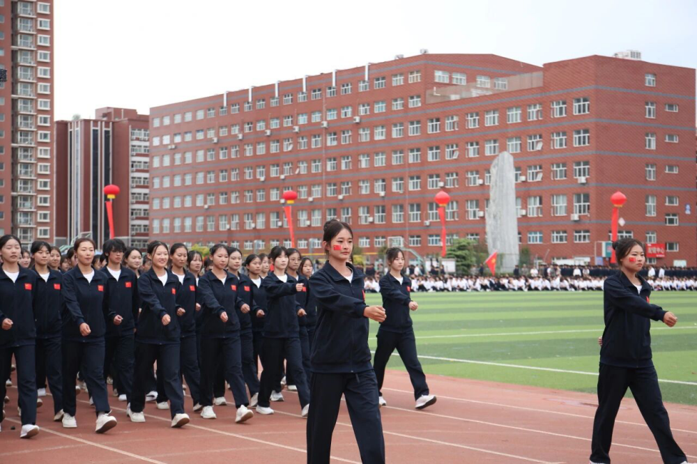 青春逐梦 强国有我——米乐mile官方网站2025级新生开学典礼暨军训结营式盛大举行