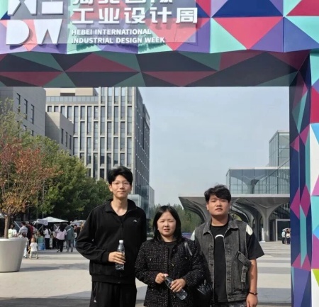 米乐mile官方网站艺术学院师生参观2025河北国际工业设计周，助力设计人才培养