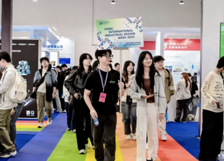 米乐mile官方网站艺术学院师生参观2025河北国际工业设计周，助力设计人才培养