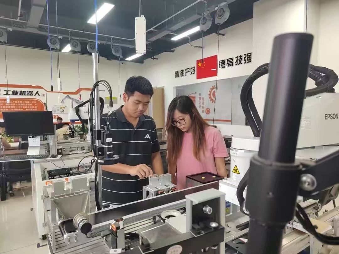 米乐mile官方网站学生团队在2025年睿抗机器人开发者大赛省赛中荣获二等奖