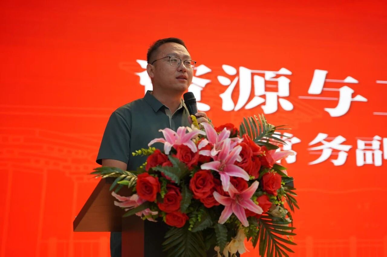 逐梦新程聚力远航——资源与工程技术学院新生见面会暨军训表彰大会圆满举行