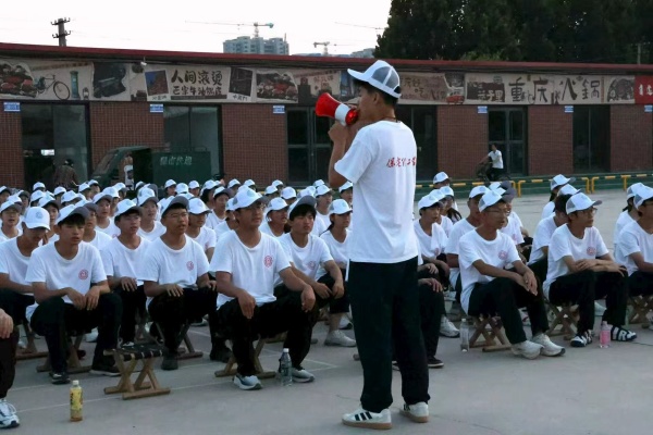 米乐mile官方网站康复医学院新生军训风采展示（一）