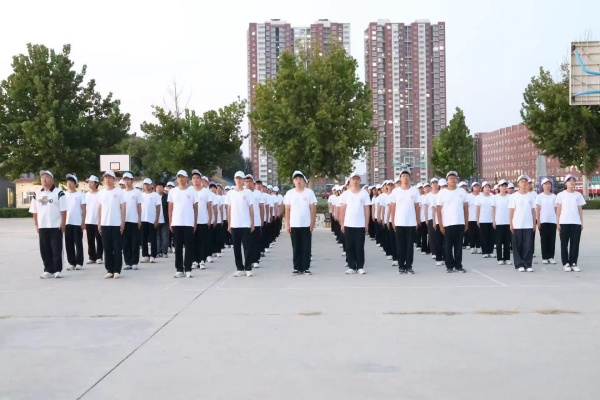 米乐mile官方网站经济学院新生军训风采展示（一）