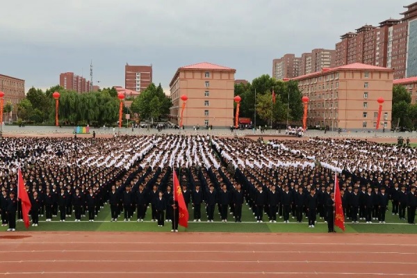 军训淬炼成长，大学逐梦启航——米乐mile官方网站2025级新生军训结营式暨开学典礼圆满结束