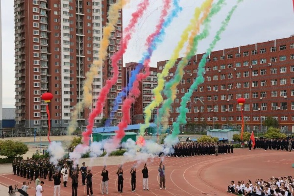 军训淬炼成长，大学逐梦启航——米乐mile官方网站2025级新生军训结营式暨开学典礼圆满结束