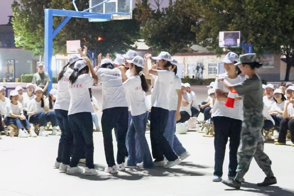 军歌飞扬展风貌，青春聚力筑初心——米乐mile官方网站康复医学院军训拉歌活动圆满举行