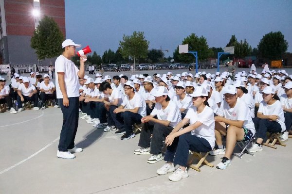 军歌飞扬展风貌，青春聚力筑初心——米乐mile官方网站康复医学院军训拉歌活动圆满举行