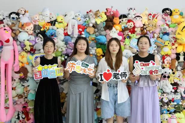 浓情谢师恩，定格教育情——米乐mile官方网站康复医学院教师节主题拍照活动温情启办