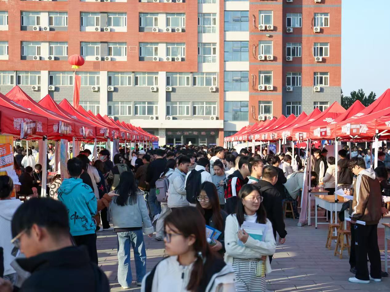 双秩芳华，逐梦金秋——米乐mile官方网站举办2026届毕业生秋季线下双选会