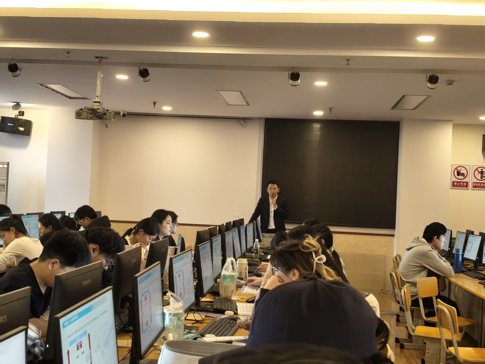 校企协同育人新突破：经济学院联合银河证券构建金融工程沉浸式实训场景