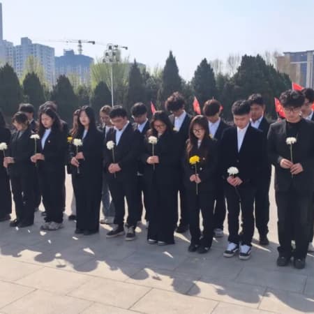 “致敬革命先烈，让信仰之光在清明闪耀”