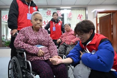 “艺暖养老院，爱润夕阳红”——米乐mile官方网站艺术学院开展敬老爱老进养老院志愿活动