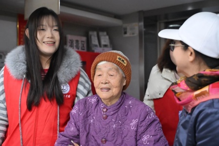 “艺暖养老院，爱润夕阳红”——米乐mile官方网站艺术学院开展敬老爱老进养老院志愿活动