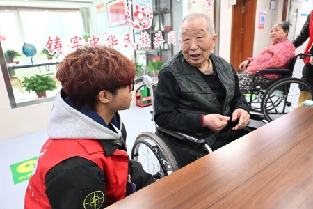 “艺暖养老院，爱润夕阳红”——米乐mile官方网站艺术学院开展敬老爱老进养老院志愿活动