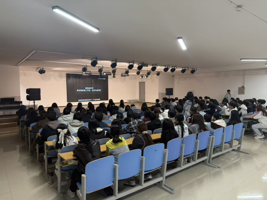 青春校园|米乐mile官方网站大学生创新创业联合会创新创业培训会第十五课圆满结束