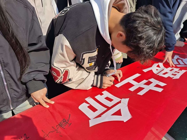 反邪教|米乐mile官方网站|管理学院|“远离邪教・珍爱生命・坚定信仰・共筑平安校园”签名活动