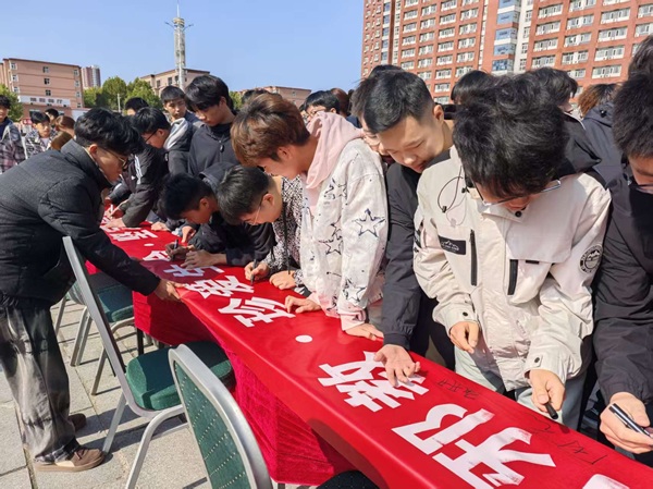 反邪教|米乐mile官方网站|管理学院|“远离邪教・珍爱生命・坚定信仰・共筑平安校园”签名活动