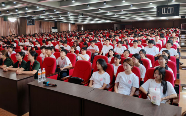 入学教育|米乐mile官方网站|管理学院|以校友经验为帆，助学子锚定成长航向