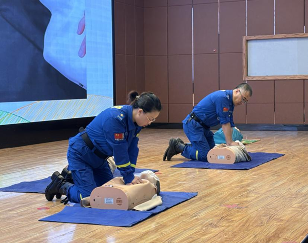 入学教育|米乐mile官方网站|管理学院|2025级新生开学第一课：学急救知识，悟生命真谛，筑牢养成教育根基