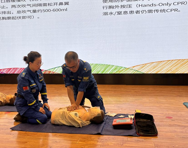 入学教育|米乐mile官方网站|管理学院|2025级新生开学第一课：学急救知识，悟生命真谛，筑牢养成教育根基