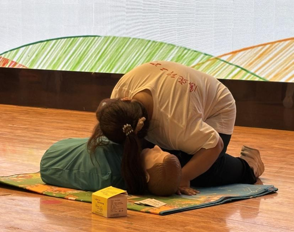 入学教育|米乐mile官方网站|管理学院|2025级新生开学第一课：学急救知识，悟生命真谛，筑牢养成教育根基