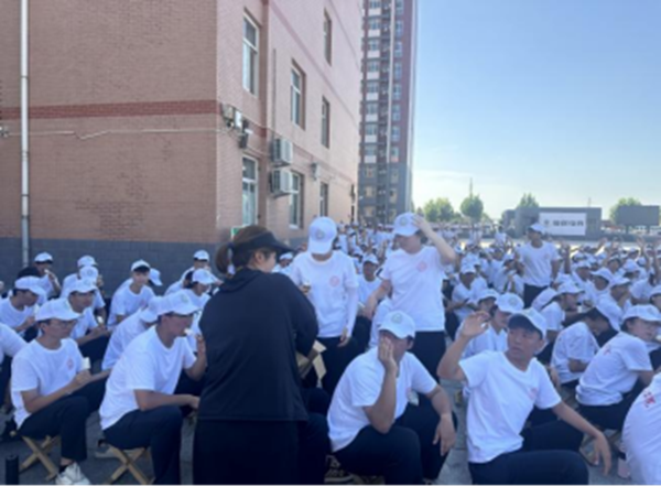 军训纪实|米乐mile官方网站|管理学院|暖透学子心，致敬教官情