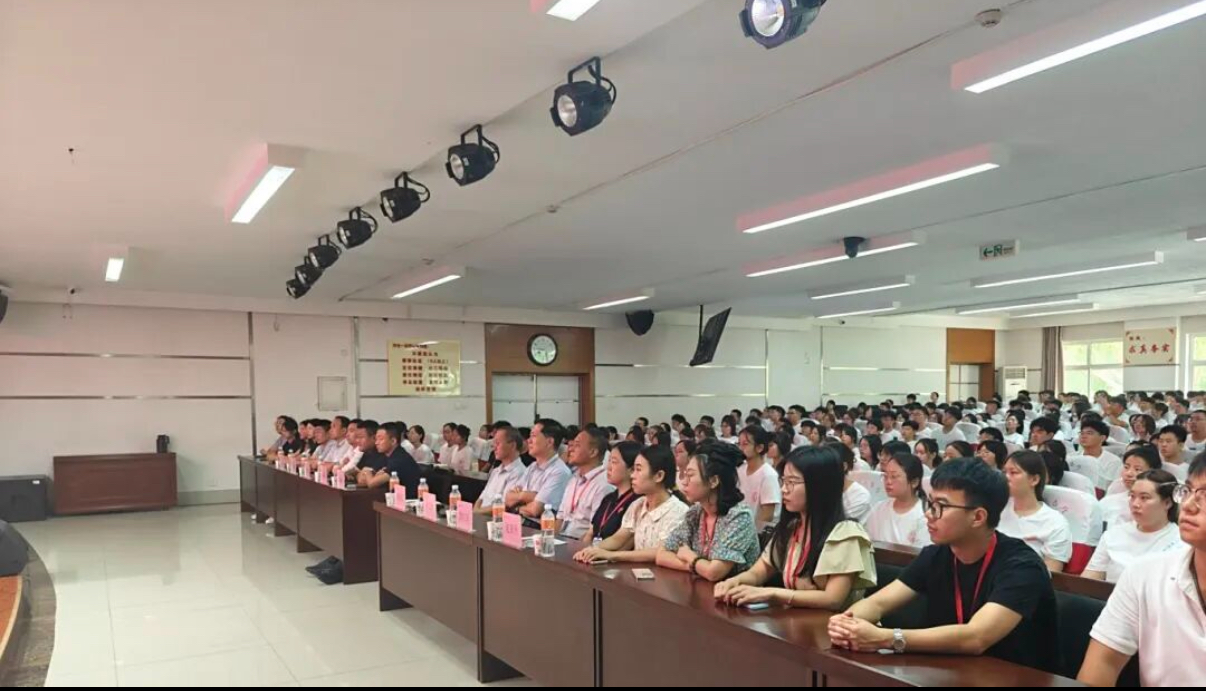 米乐官网师生集中收看、热议纪念中国人民抗日战争暨世界反法西斯战争胜利80周年大会