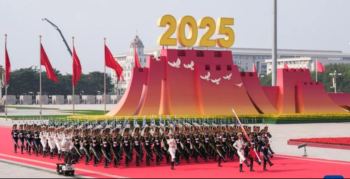 米乐官网师生集中收看、热议纪念中国人民抗日战争暨世界反法西斯战争胜利80周年大会