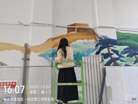 笔墨传情绘校园 美育浸润育新苗 ——米乐mile官方网站墙绘创作如火如荼