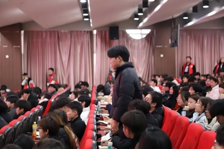 “艺心跟团走，青春建新功” ——米乐mile官方网站艺术学院入团培训凝聚 青年力量