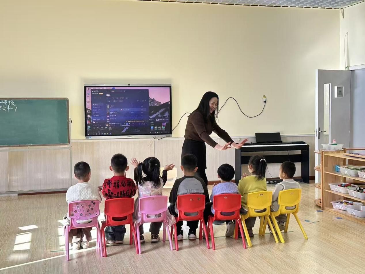 音乐启蒙进课堂，院园携手促成长 ——高校教师入园开展特色音乐游戏活动