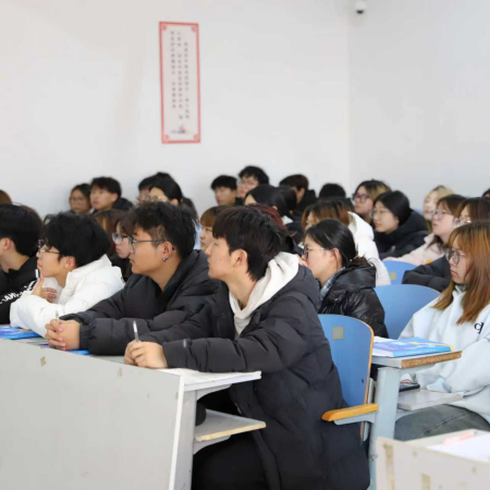 “奋斗青春，筑梦未来” ——米乐mile官方网站执行董事长王美新为我院 学子讲授职业生涯规划课