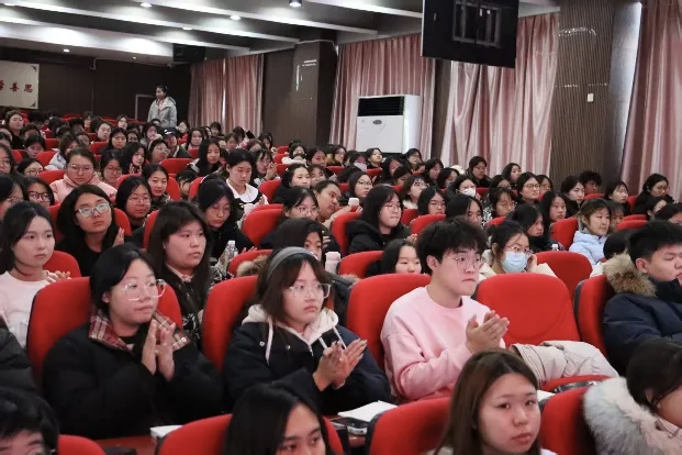 观视频明辨邪伪，签姓名共守净土——反邪教宣传教育进校园活动圆满举行