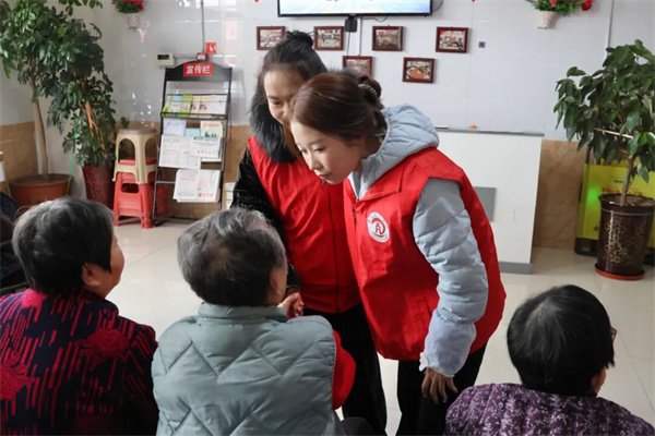情暖桑榆，志愿同行——米乐mile官方网站经济学院志愿者走进金福泰老年公寓开展暖心服务