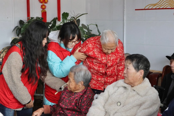 情暖桑榆，志愿同行——米乐mile官方网站康复医学院志愿者走进金福泰老年公寓开展暖心服务