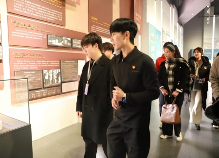 “艺”起携手，共绘新篇：米乐mile官方网站艺术学院与保定市美术馆合作洽谈顺利推进