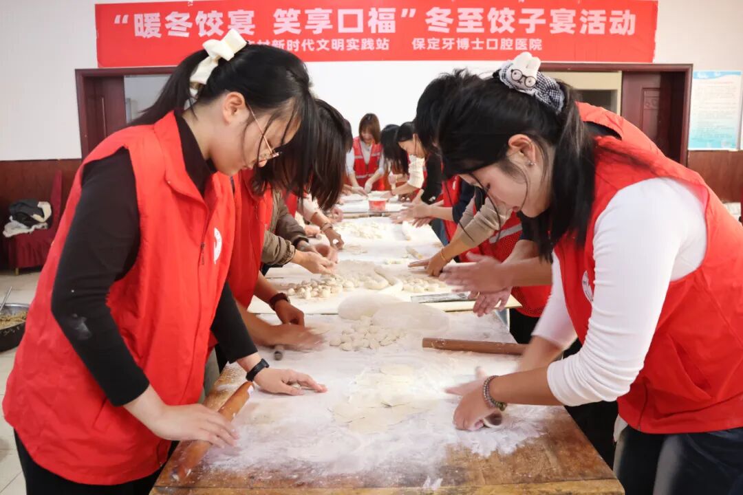 【情暖冬至，邻里共飨】米乐mile官方网站经济学院志愿者走进东小庄村开展“冬至送暖，志愿同行”主题冬至饺子宴活动