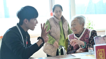 “艺暖养老院，爱润夕阳红”——米乐mile官方网站艺术学院开展敬老爱老进养老院志愿活动