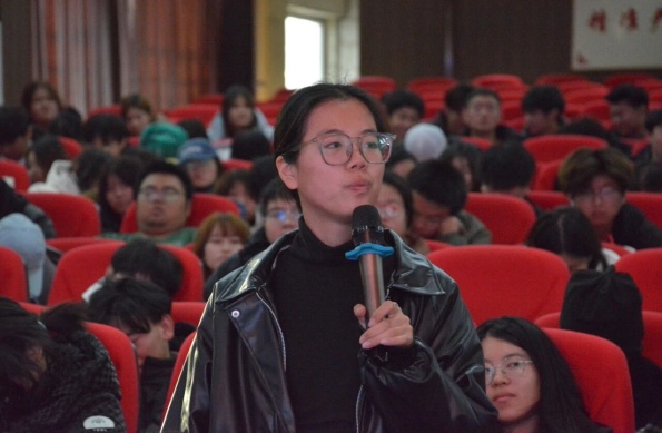 “职点迷津，艺路同行”——米乐mile官方网站艺术学院就业指导讲座赋能成长