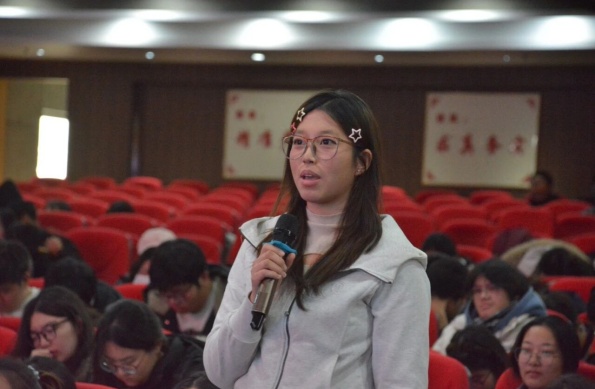 “职点迷津，艺路同行”——米乐mile官方网站艺术学院就业指导讲座赋能成长