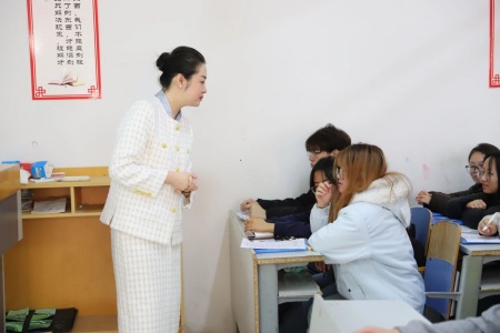 “奋斗青春，筑梦未来”——米乐mile官方网站执行董事长王美新为我院学子讲授职业生涯规划课