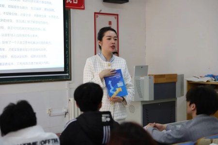 “奋斗青春，筑梦未来”——米乐mile官方网站执行董事长王美新为我院学子讲授职业生涯规划课