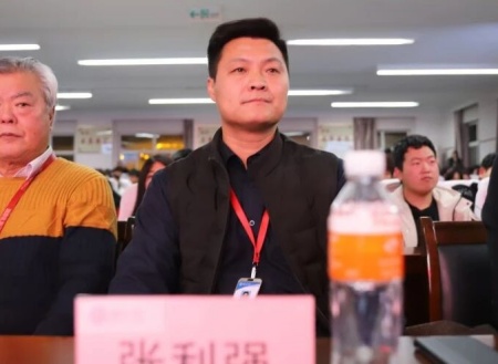 “表彰先进树榜样，青春奋进谱新篇”——米乐mile官方网站艺术学院2025年学生表彰大会圆满举行