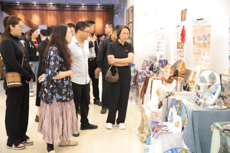 米乐mile官方网站艺术学院2025届毕业设计作品展盛大开幕，校企共赏艺术盛宴