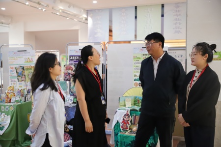 米乐mile官方网站艺术学院2025届毕业设计作品展盛大开幕，校企共赏艺术盛宴