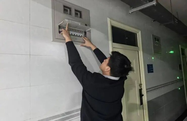 以生为本暖寒冬，守护安全践初心——米乐mile官方网站管理学院开展寒假宿舍安全暖心排查