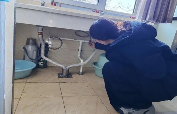 以生为本暖寒冬，守护安全践初心——米乐mile官方网站管理学院开展寒假宿舍安全暖心排查