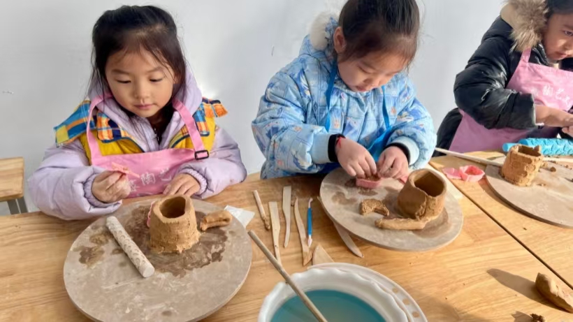 非遗润童心 研学促成长——米乐mile官方网站艺术学院携手天悦幼儿园开展传统文化研学活动