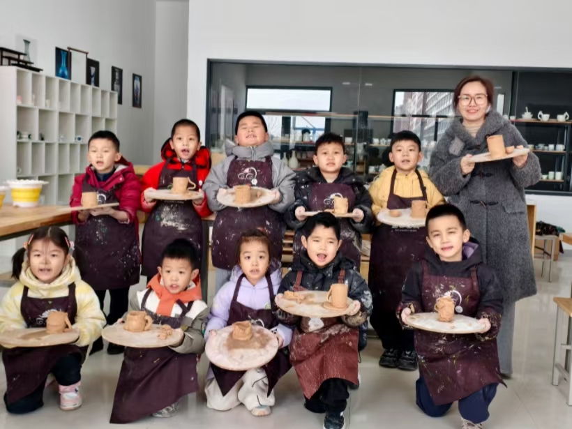 非遗润童心 研学促成长——米乐mile官方网站艺术学院携手天悦幼儿园开展传统文化研学活动